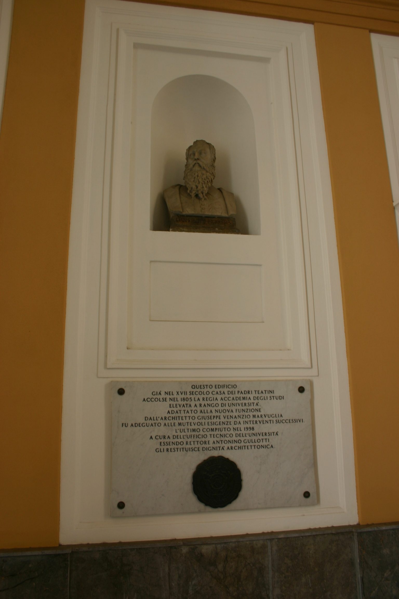 Gianfilippo%20Ingrassia%27s%20bust%2C%20Palermo%20-%2002.JPG